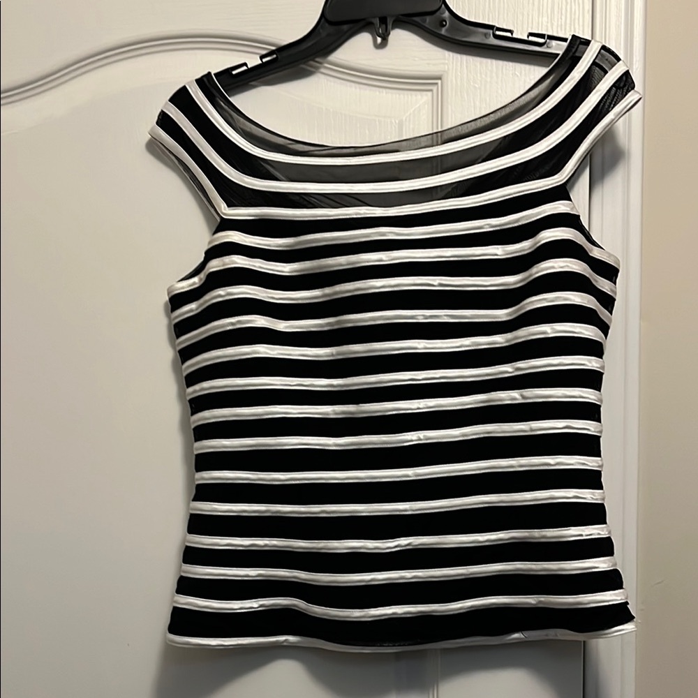 Melanie Lyne Black and White Striped Women's Top size 10/12.